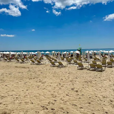 Sunny Escape Your Beachside Home Apartman