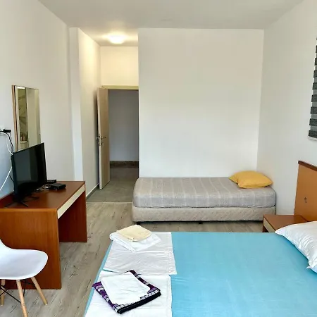 Апартаменты Sunny Escape Your Beachside Home Солнечный берег
