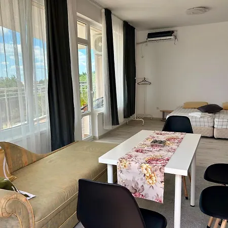 Sunny Escape Your Beachside Home *