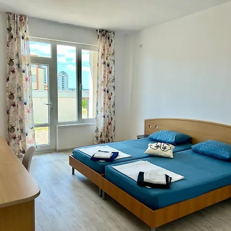 Sunny Escape Your Beachside Home Апартаменты Солнечный берег