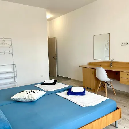 Апартаменты Sunny Escape Your Beachside Home *