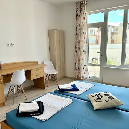 Sunny Escape Your Beachside Home Солнечный берег