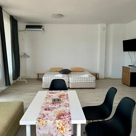 Sunny Escape Your Beachside Home Апартаменты Солнечный берег