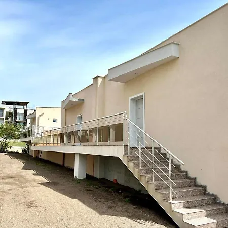 Апартаменты Sunny Escape Your Beachside Home *