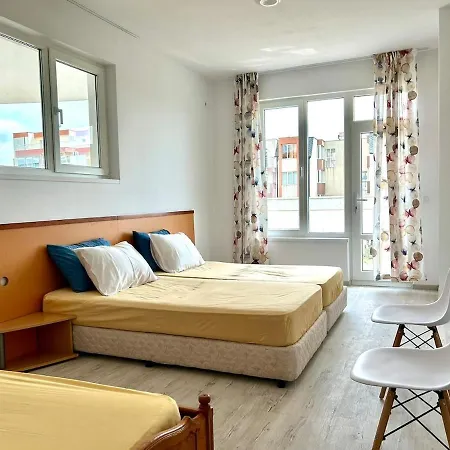 Sunny Escape Your Beachside Home Солнечный берег