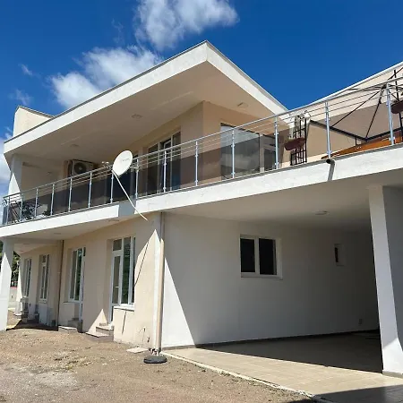 Апартаменты Sunny Escape Your Beachside Home